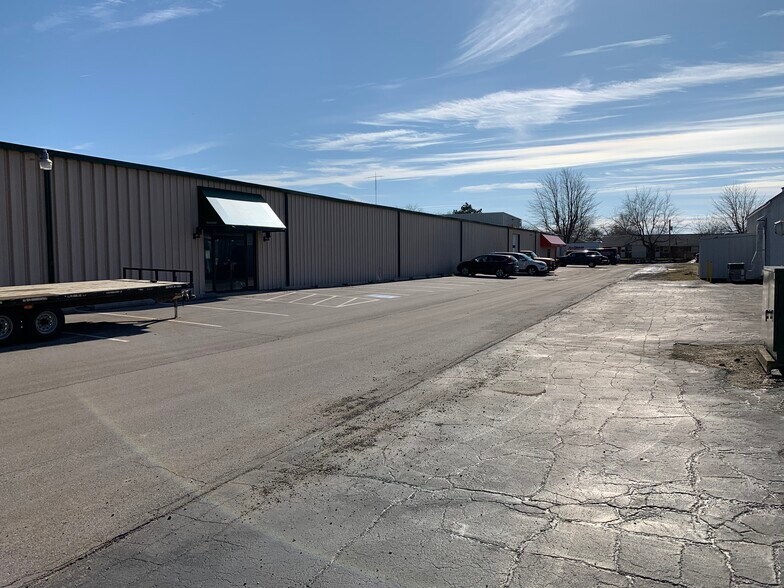 More Photos Of 1160 E Napier Ave, Benton Harbor Freestanding For Lease