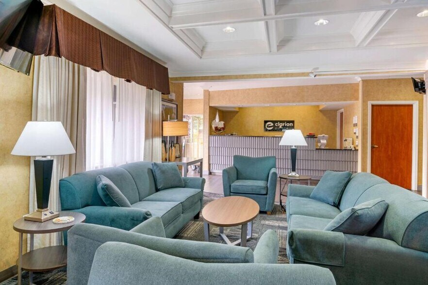 More Photos Of 1501 S Pacific Hwy, Medford Hotel For Sale