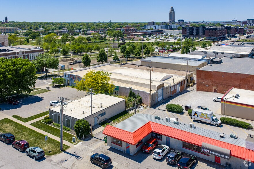 More Photos Of 2414 N St, Lincoln Showroom For Lease