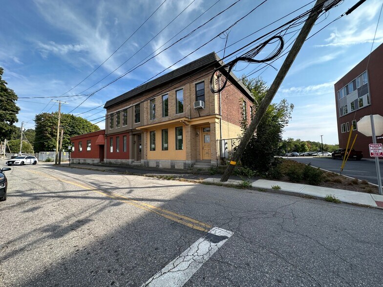 More Photos Of 126 Franklin St, Torrington Light Manufacturing For Sale