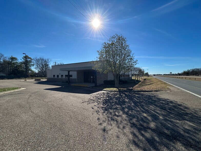 More Photos Of 2596 Interstate 55, Marion Medical For Lease