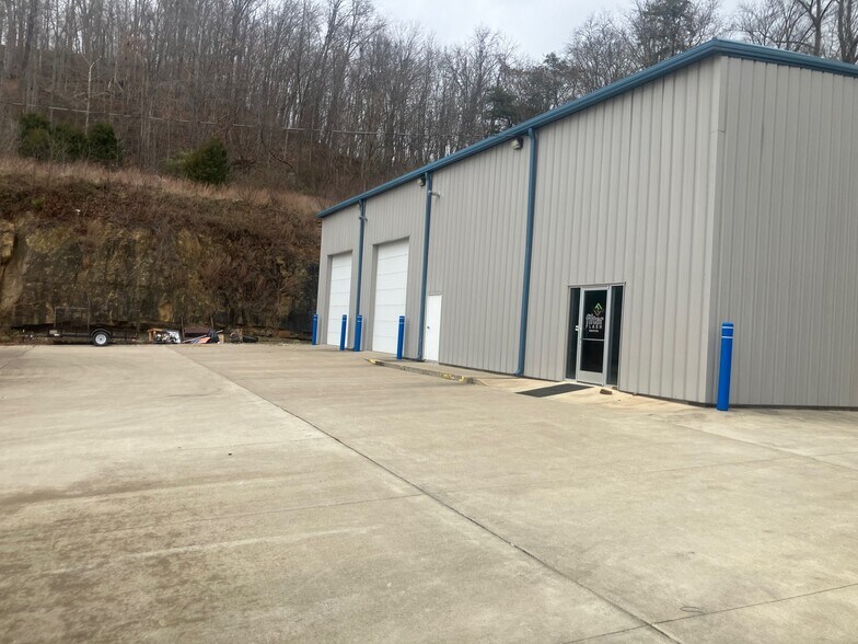 More Photos Of 1438 Johns Creek Rd, Milton Industrial For Lease