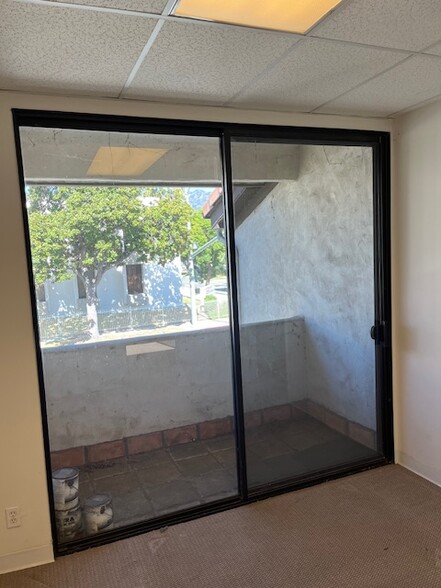 More Photos Of 940 E Union St, Pasadena Office For Lease