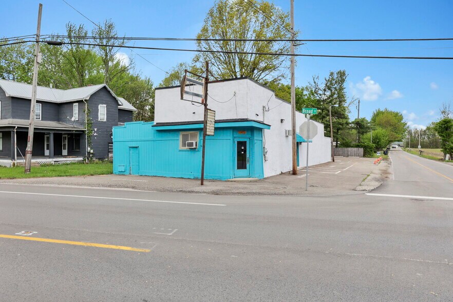 Primary Photo Of 11472 Broad St SW, Pataskala Bar For Lease