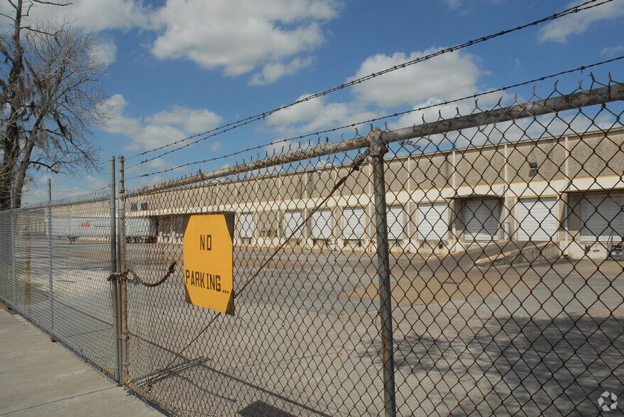 More Photos Of 9013-9021 Spikewood Dr, Houston Truck Terminal For Lease