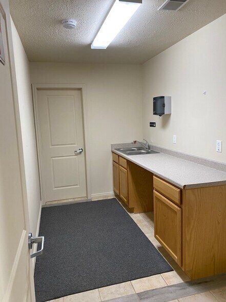 More Photos Of 1200 Avenue E, Ely Office For Sale