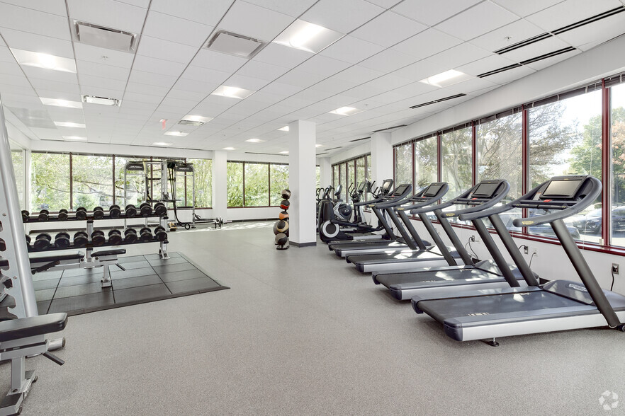 More Photos Of 381 Elden St, Herndon Office For Sale