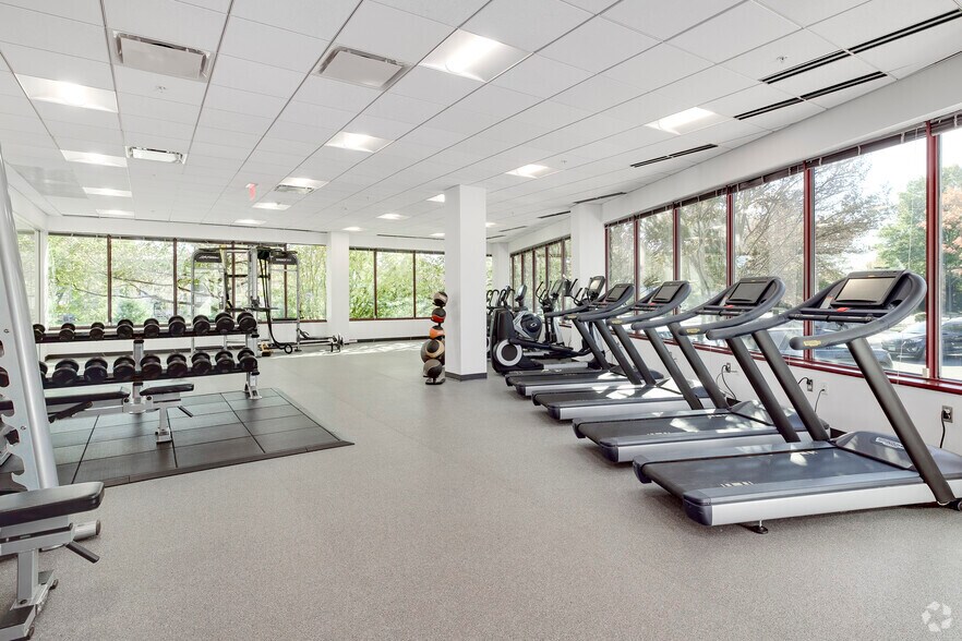 More Photos Of 381 Elden St, Herndon Office For Lease