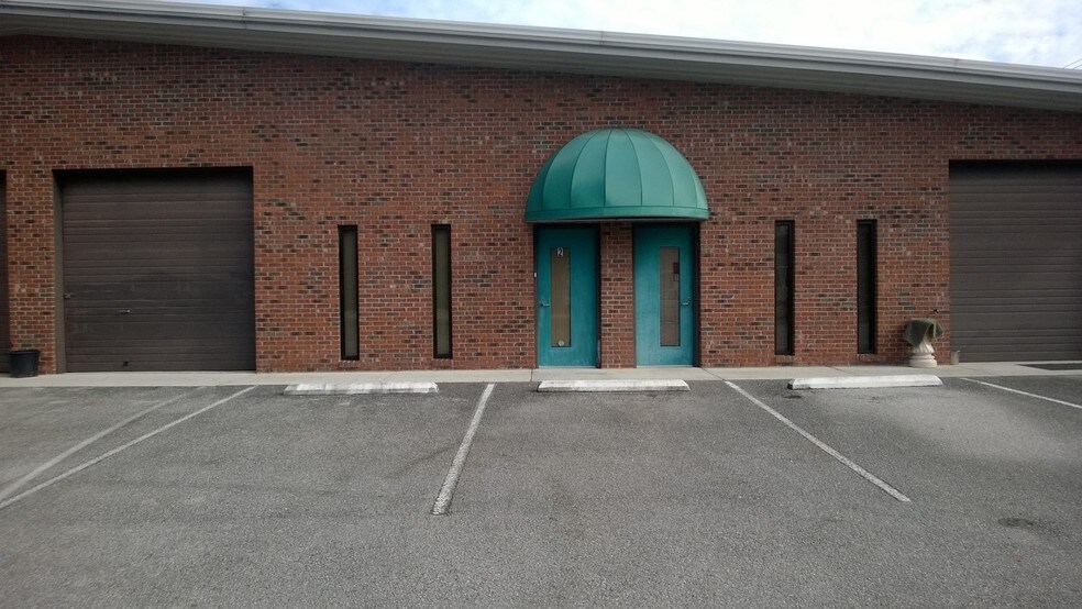 More Photos Of 423 Shipyard Blvd, Wilmington Light Distribution For Lease