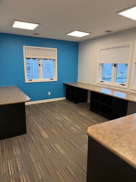 More Photos Of 38 Westwoods Dr, Liberty Office For Lease