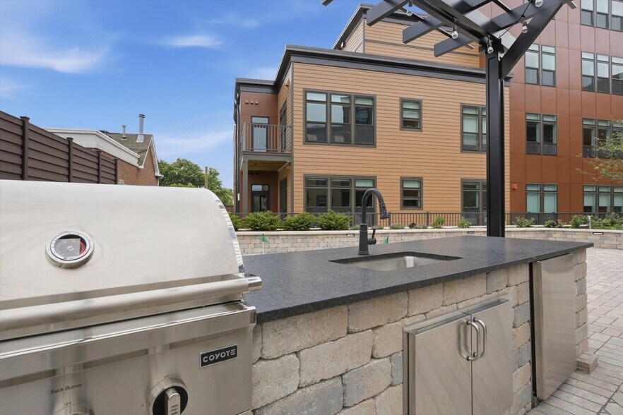 More Photos Of 1850 Glenview Rd, Glenview Apartments For Lease