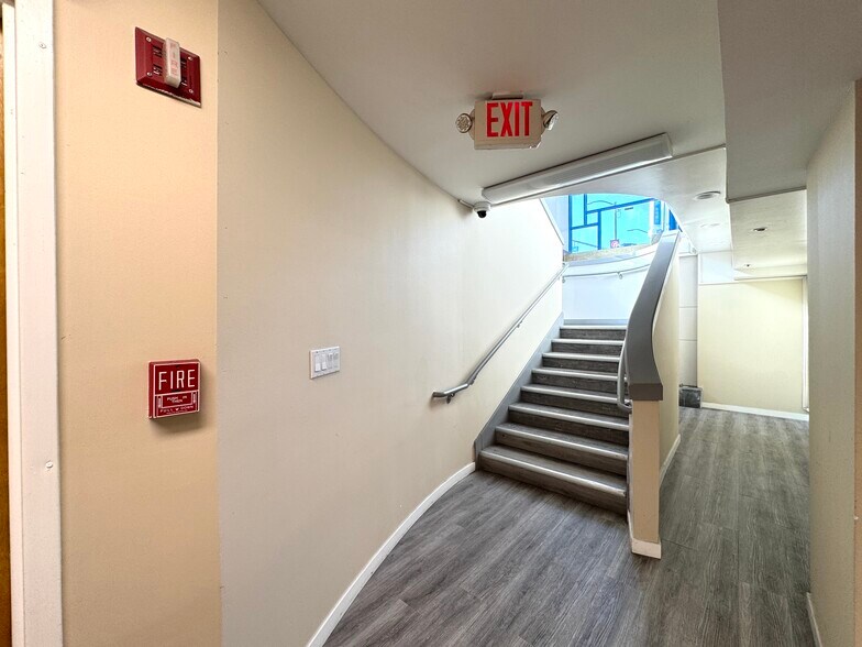 More Photos Of 815-821 Webster St, Oakland Storefront Retail Office For Lease