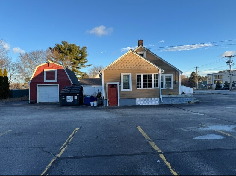 More Photos Of 85 Main St, Oxford Restaurant For Sale