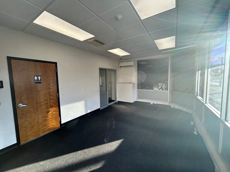 More Photos Of 3609-3615 Queens Blvd, Long Island City Warehouse For Lease