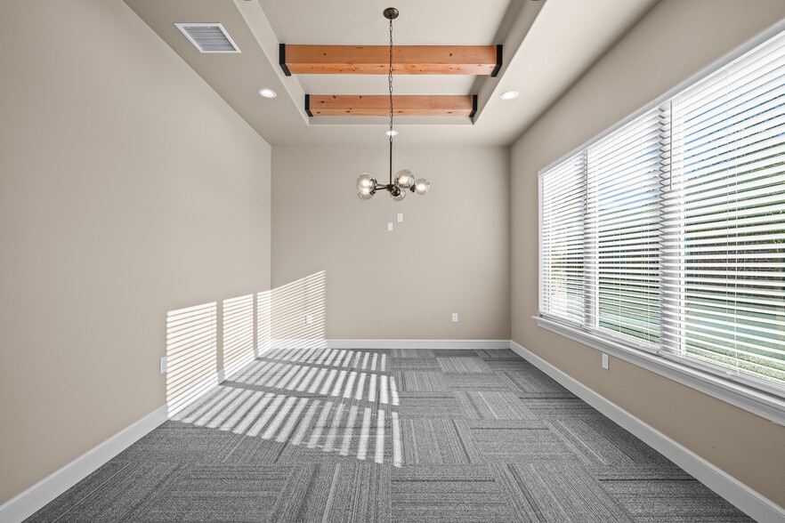 More Photos Of 206 Slide Rd, Lubbock Office For Lease