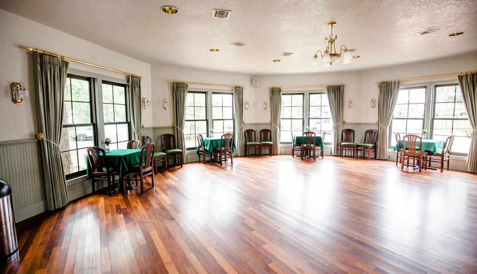 More Photos Of 219 Highway 51 NE, Steinhatchee Lodge Meeting Hall For Sale