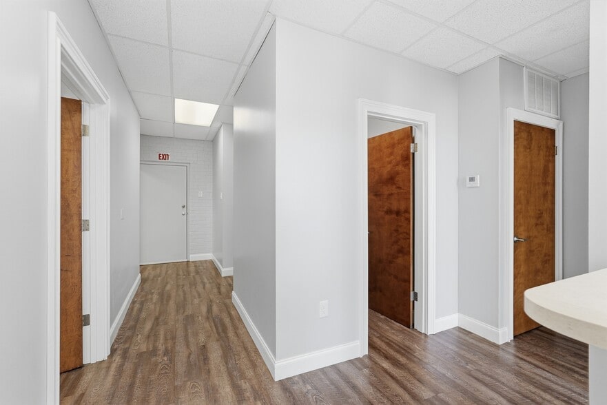 More Photos Of 719 Front St, Conway Office For Lease