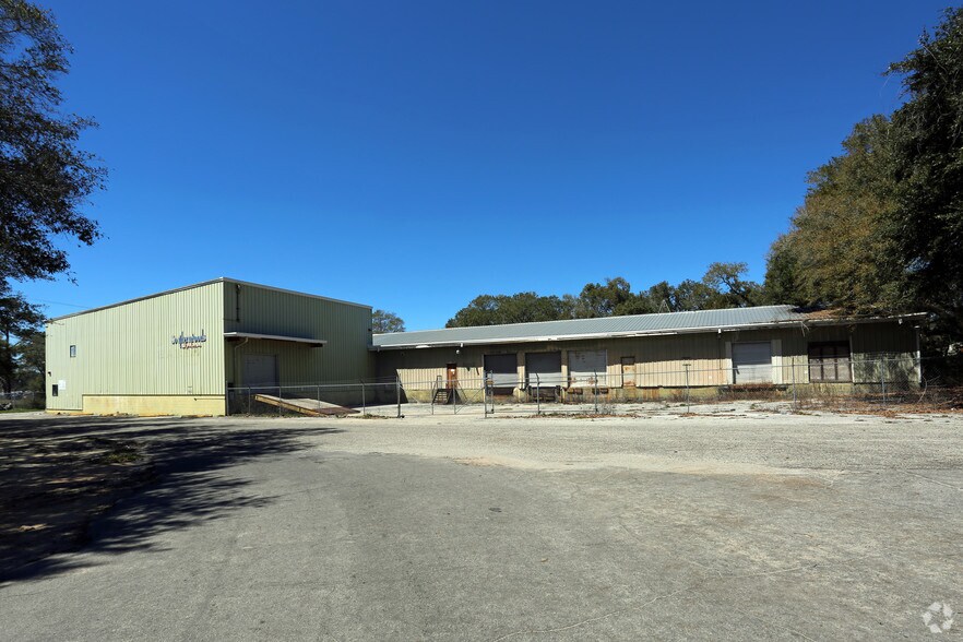 More Photos Of 2800 Delano St, Pensacola Warehouse For Sale