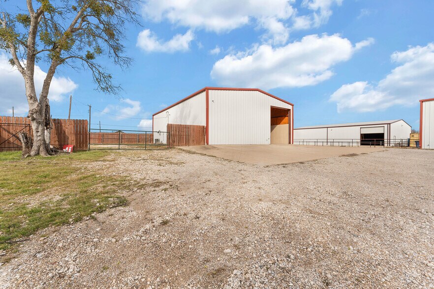 More Photos Of 11900 FM 1392, Terrell Warehouse For Lease