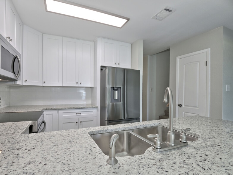 More Photos Of 100 Edgewater Dr, Livingston Apartments For Sale