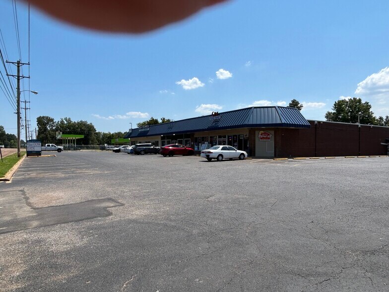 More Photos Of 6347-6359 E Navy Rd, Millington Freestanding For Sale