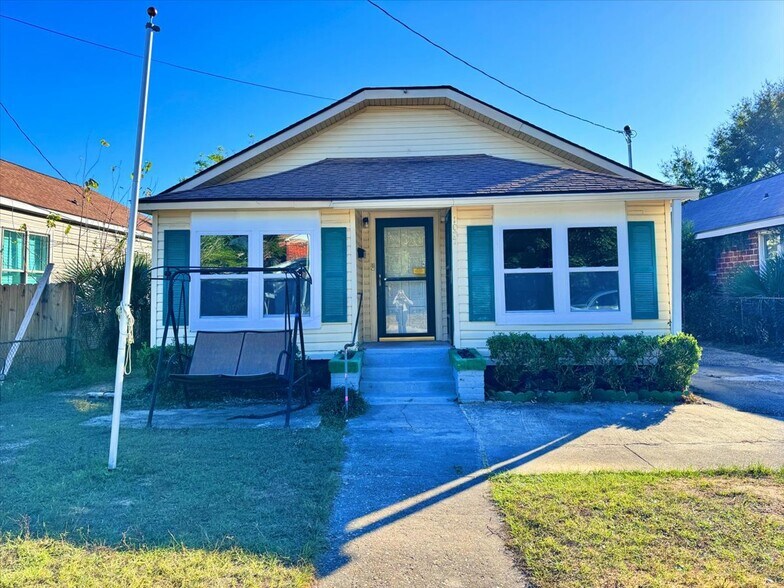 More Photos Of 1007 W Wright St, Pensacola Specialty For Sale