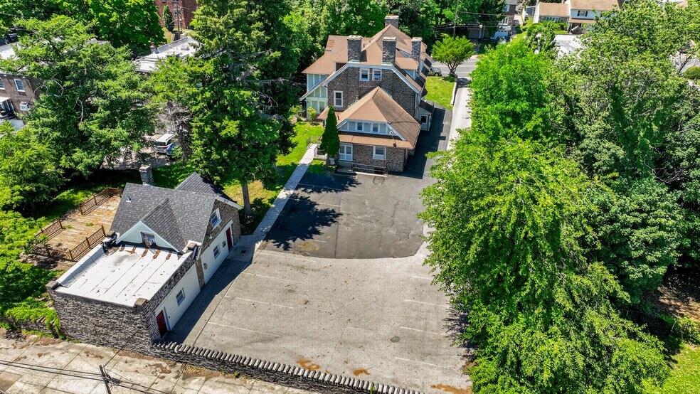 More Photos Of 820 E Vernon Rd, Philadelphia Unknown For Lease