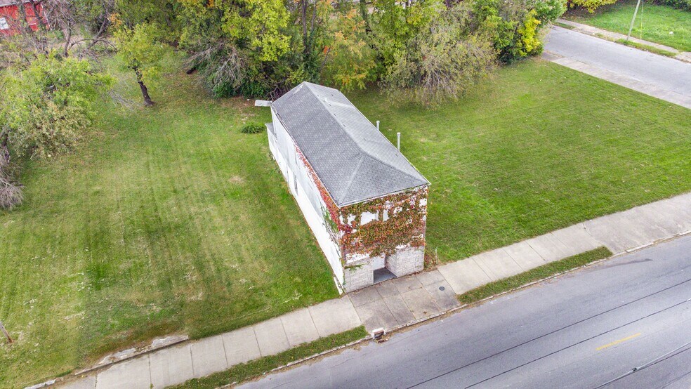 More Photos Of 1039 Dixie Hwy, Louisville Flex For Sale