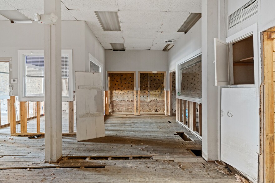 More Photos Of 101 St Clair St, Frankfort Loft Creative Space For Sale