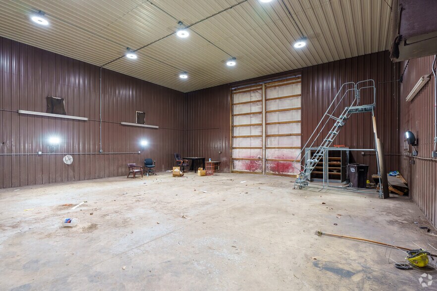 More Photos Of 946 Tonsor Rd, Alton Industrial For Sale