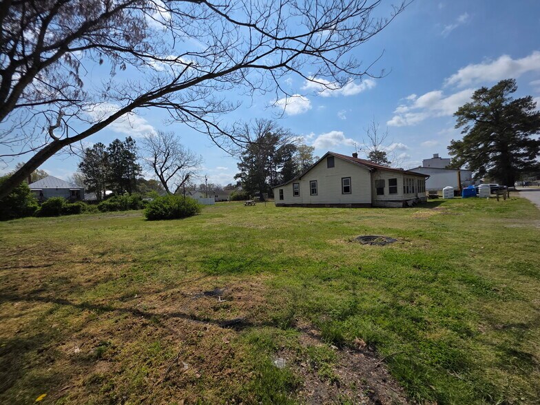 More Photos Of 1006 Badham Rd, Edenton Flex For Sale