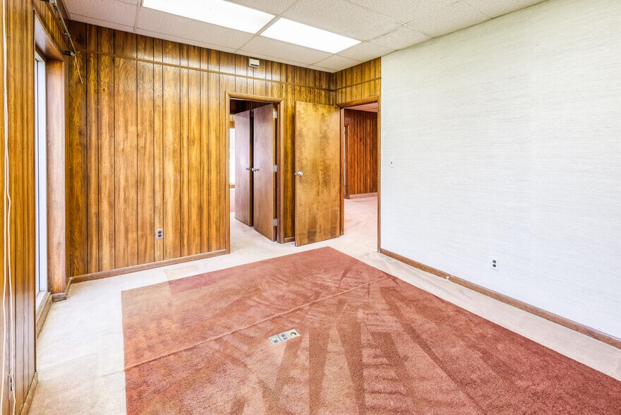 More Photos Of 5500 N Sharon Amity Rd, Charlotte Manufacturing For Lease