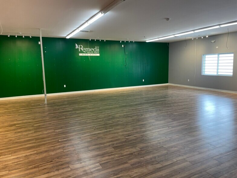 More Photos Of 3557 Wilder Rd, Bay City Freestanding For Lease