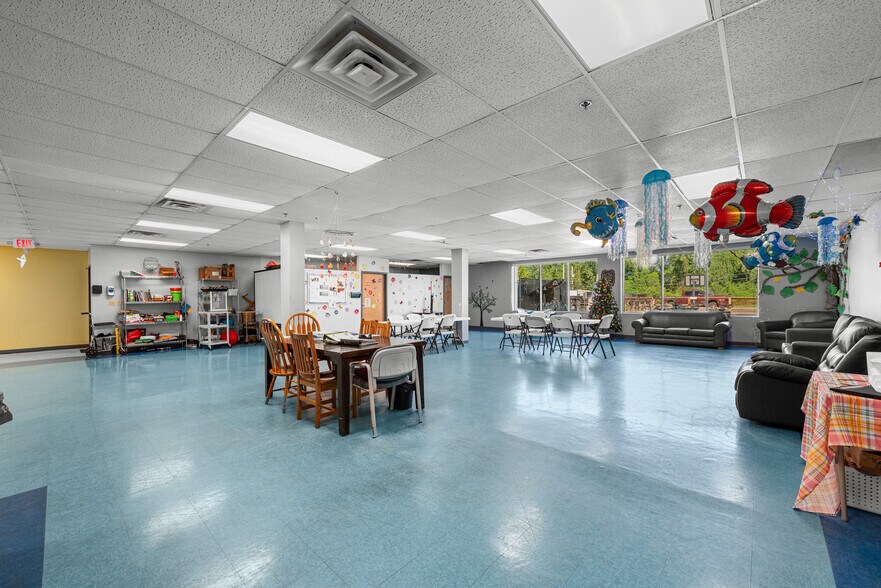 More Photos Of 240 3rd Ave, Gallipolis Flex For Sale