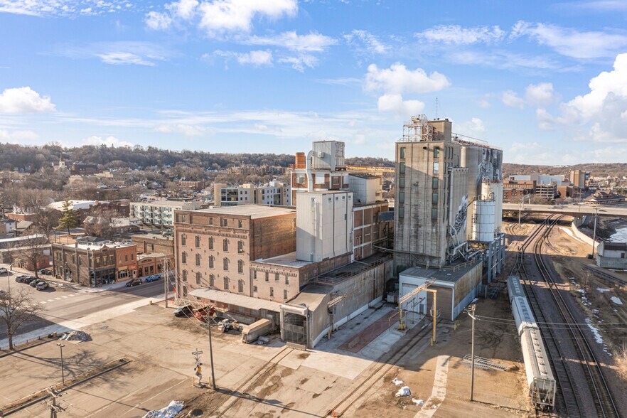 More Photos Of 324 N Riverfront Dr, Mankato Manufacturing For Sale
