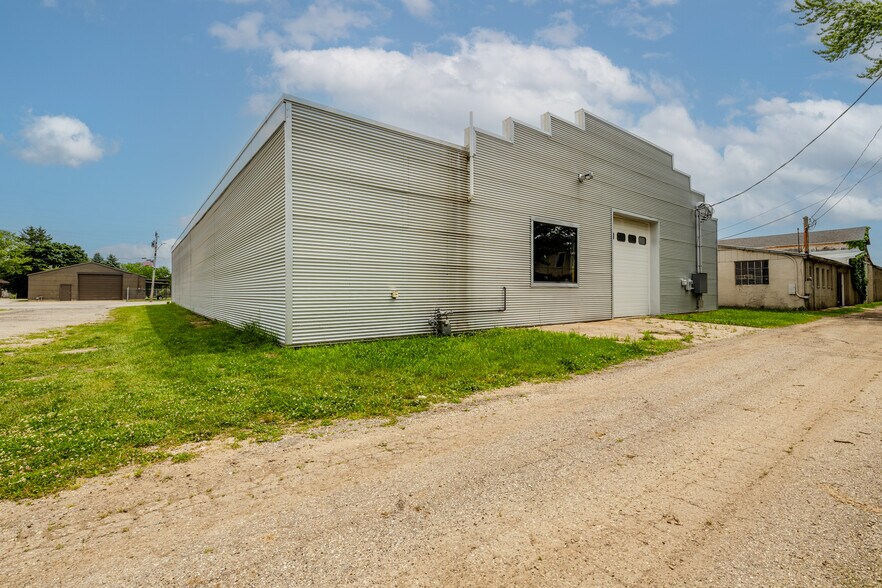 More Photos Of 9098 1st St, Baroda Warehouse For Sale