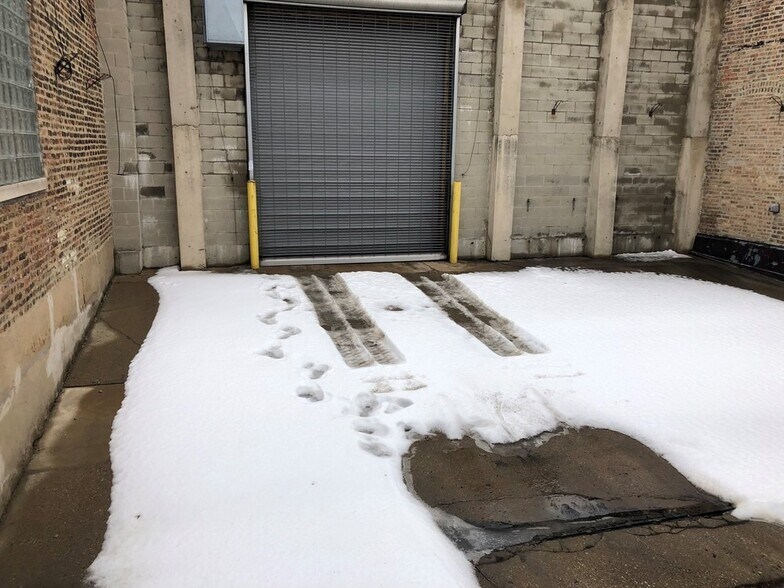 More Photos Of 1715 W Carroll Ave, Chicago Distribution For Lease