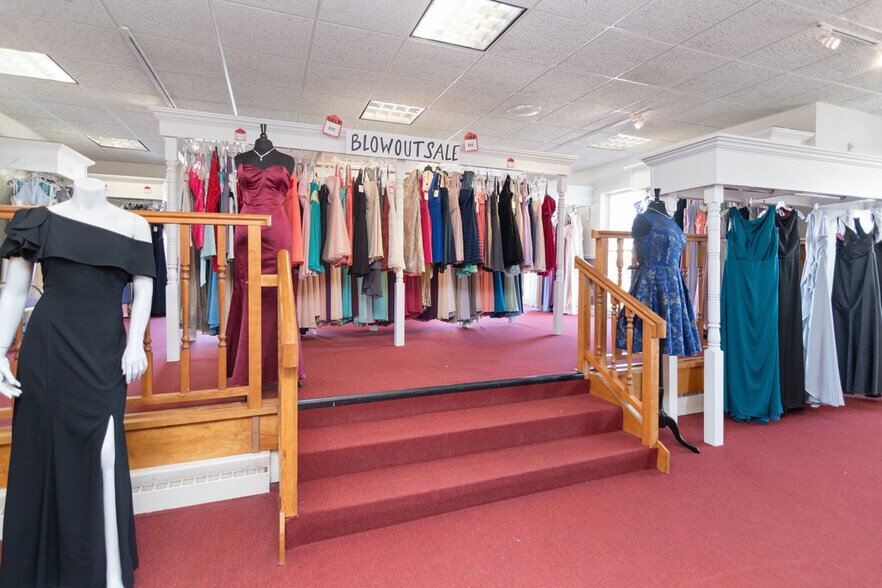 More Photos Of 2415 N Richmond St, Appleton Freestanding For Sale