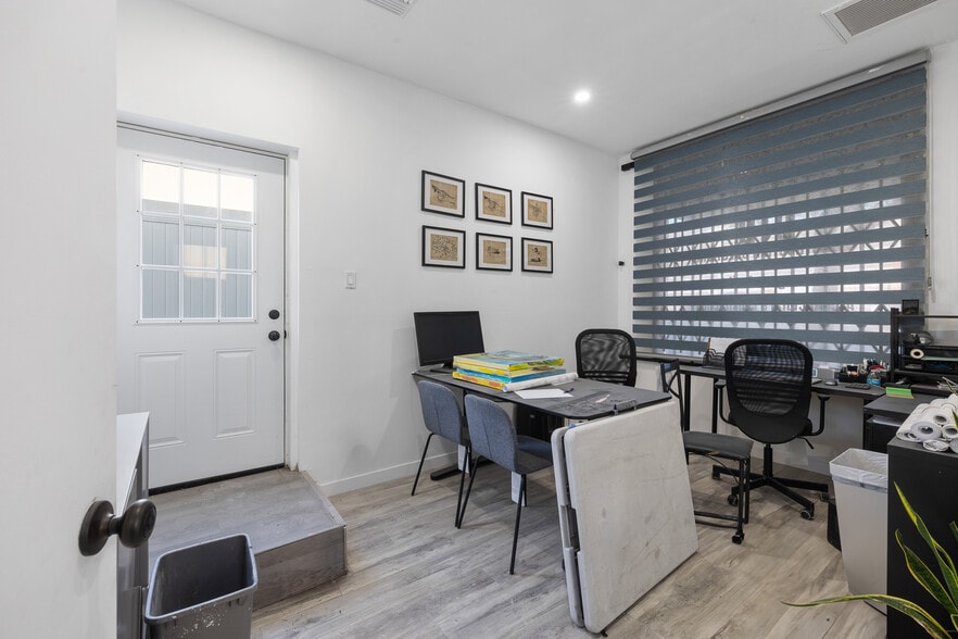 More Photos Of 9937 Commerce Ave, Tujunga Freestanding For Sale