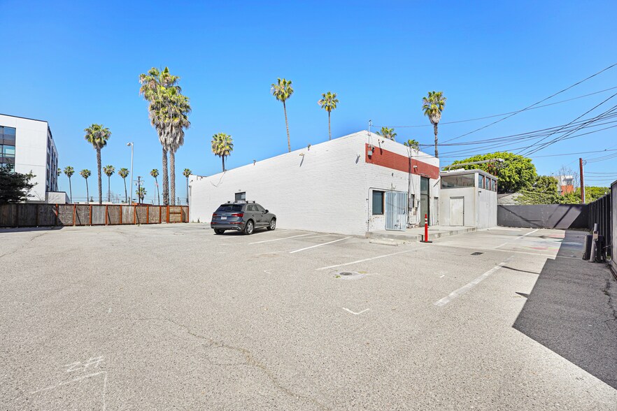 More Photos Of 11124 Washington Blvd, Culver City Freestanding For Lease