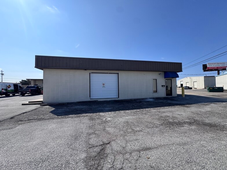 More Photos Of 10828 E Newton St, Tulsa Unknown For Lease