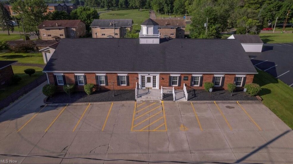 Primary Photo Of 450 W Maple Ave, Hartville Medical For Lease