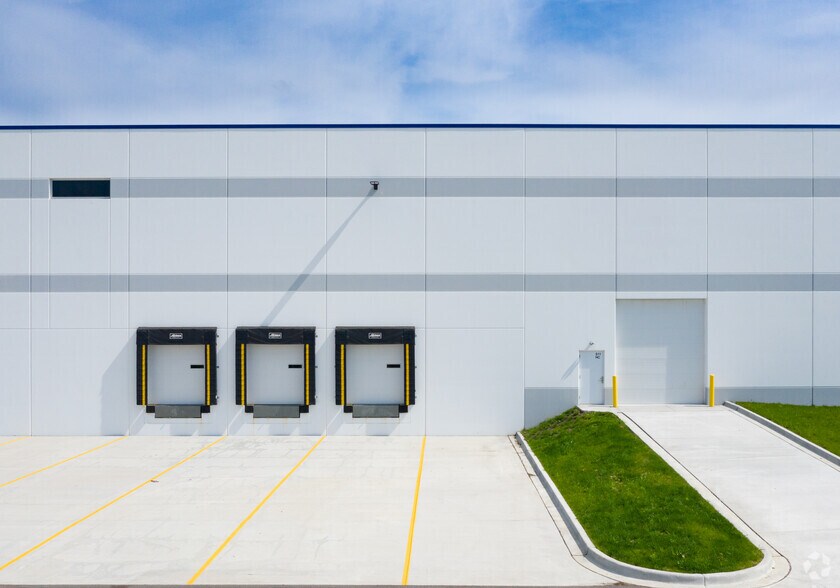 More Photos Of 27W501 North Ave, West Chicago Warehouse For Lease