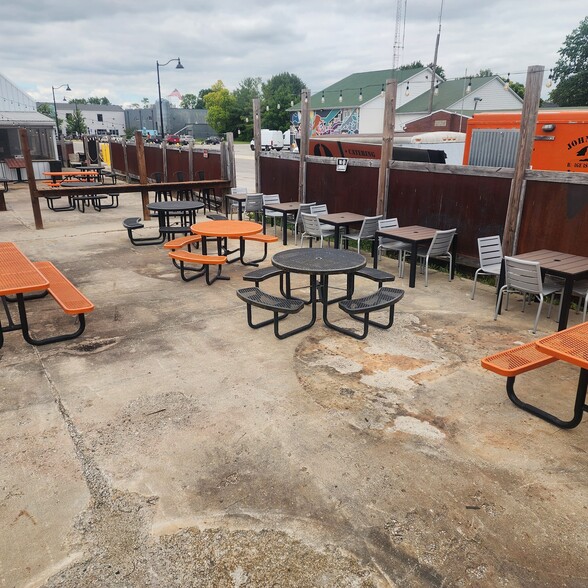 More Photos Of 82 S Baldwin St, Bargersville Restaurant For Lease