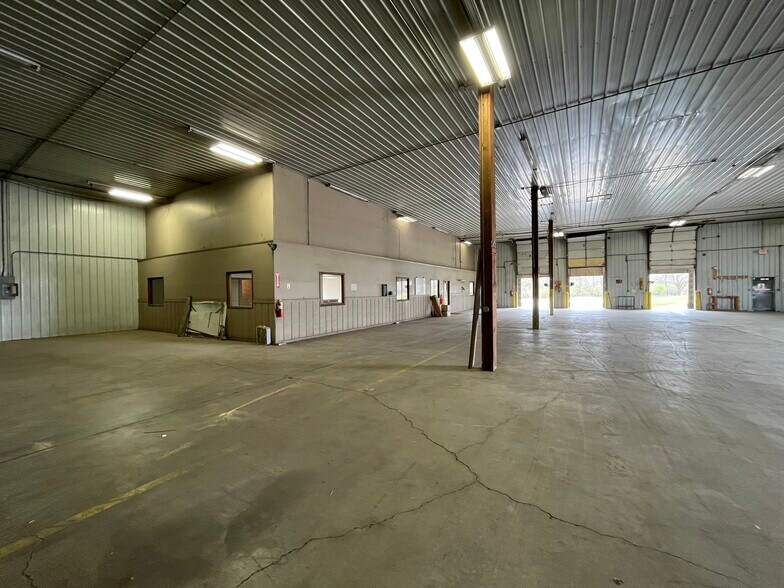 More Photos Of 2529 W Ferguson Rd, Fort Wayne Warehouse For Lease