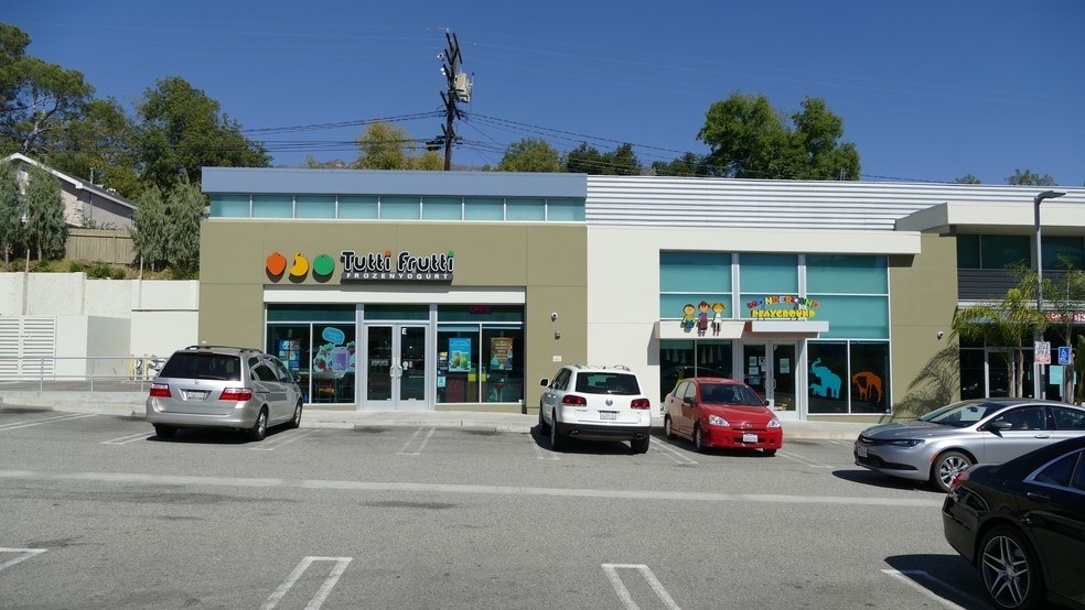More Photos Of 3719-3731 Foothill Blvd, Glendale Restaurant For Lease