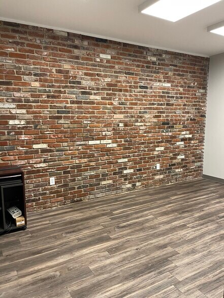 More Photos Of 2032 Wooddale Blvd, Baton Rouge Office For Lease