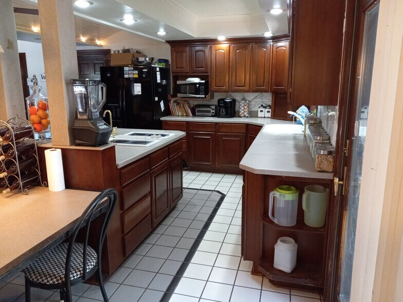 More Photos Of 900 N Burford Ave, Watonga Specialty For Sale