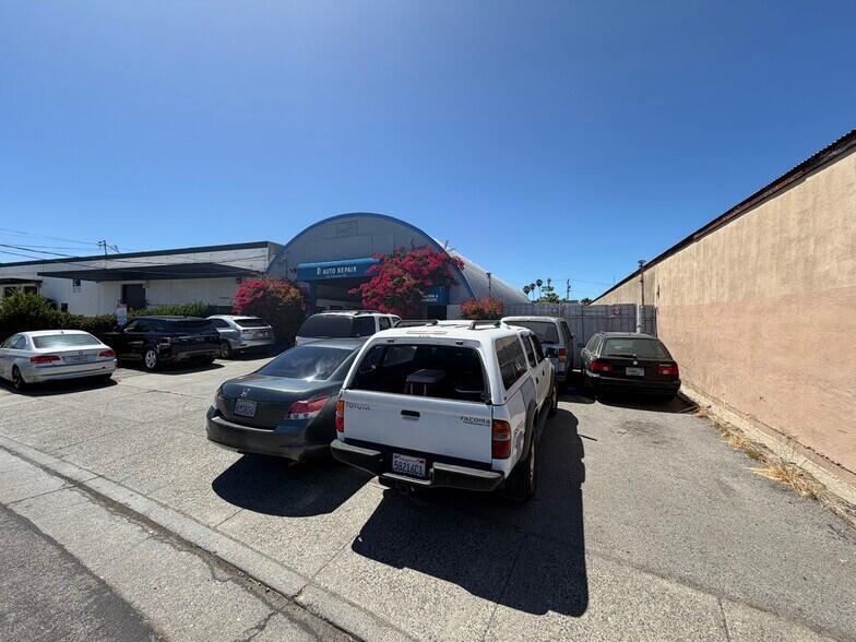 More Photos Of 43 Tiburon St, San Rafael Service For Sale