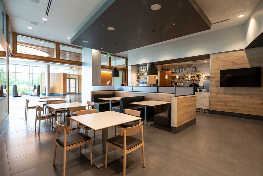 More Photos Of 6700 Tower Cir, Franklin Office For Lease